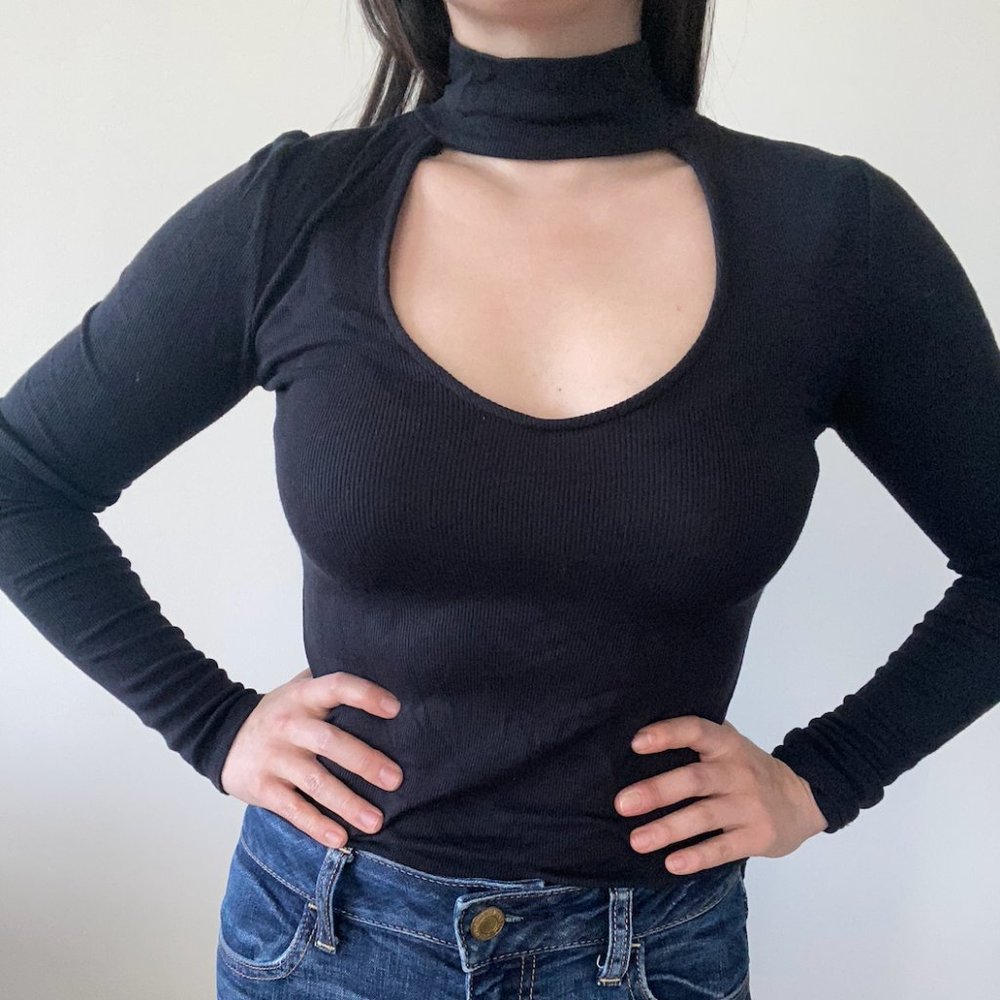 Choker Neck Long-Sleeve